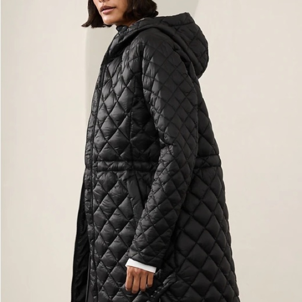 Athleta Whisper Featherless Quilted Jacket in Black, SIZE M